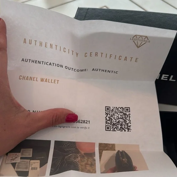 CHANEL Black Quilted Wallet with Silver Accent - Picture 5 of 6